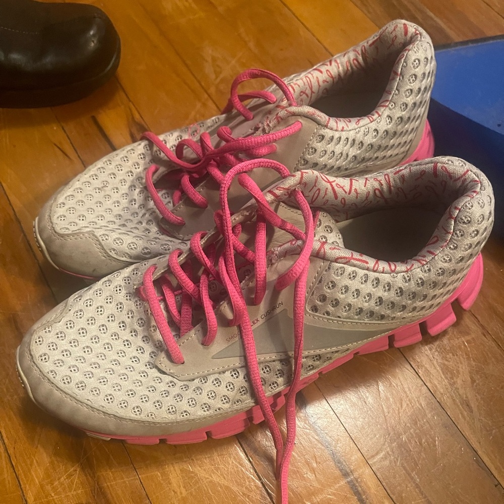 Size 8 Women’s Reebok realflex